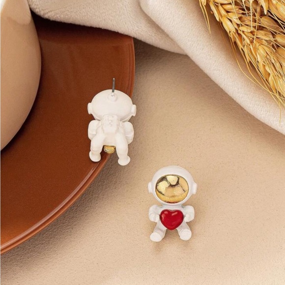 Astronaut Heart & Roses Stud Earrings - Picture 3 of 3